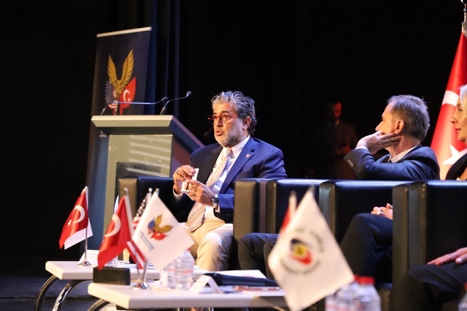 Beşir Kemal Ustaoğlu bir TABA/AmCham panelinde konuşurken