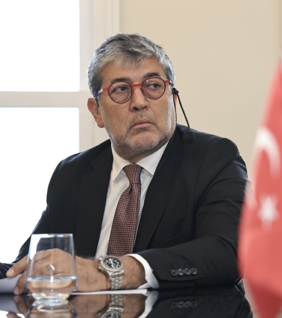 Beşir Kemal Ustaoğlu bir toplantıda